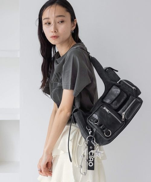 JEANASIS（ジーナシス）の「バンドロゴチャームスマホストラップ/497056（スマホグッズ・レディース・ホワイト系その他/ブラック系その他・FREE）」の6枚目の写真