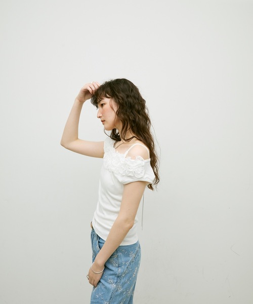 Lutim by u(ルチバイユー)の「Frill detail sleeveless / フリルディテールノースリーブ(その他トップス・レディース・ホワイト/ブラック・FREE)」の3枚目の写真