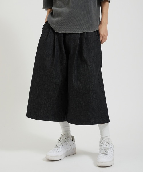Perushu(ペルーシュ)の「スタッズデザイン ワイドハーフパンツ(デニムパンツ・メンズ・グレー/ブラック/インディゴブルー・MEDIUM/LARGE)」の5枚目の写真