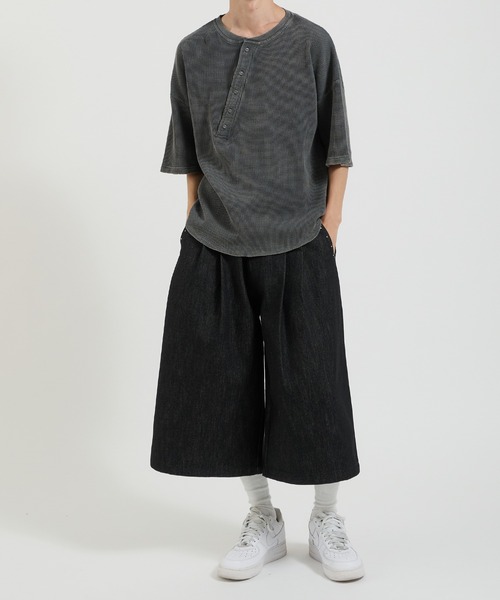 Perushu(ペルーシュ)の「スタッズデザイン ワイドハーフパンツ(デニムパンツ・メンズ・グレー/ブラック/インディゴブルー・MEDIUM/LARGE)」の8枚目の写真