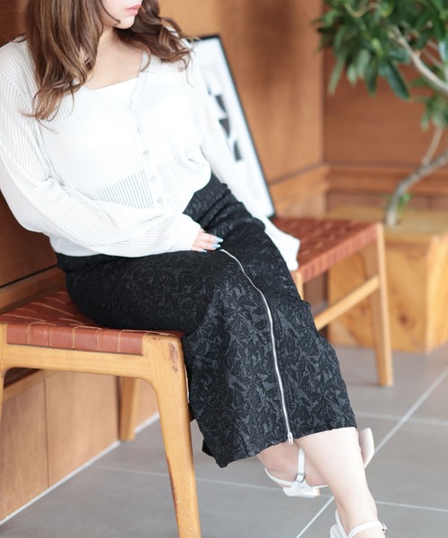 Ruwan yu（ルワンユー）の「フロントジップエンボスフラワータイトスカート【大きいサイズ対応】（スカート・レディース・ブラック・4L/3L/LL/L）」の8枚目の写真