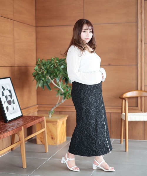 Ruwan yu（ルワンユー）の「フロントジップエンボスフラワータイトスカート【大きいサイズ対応】（スカート・レディース・ブラック・4L/3L/LL/L）」の9枚目の写真