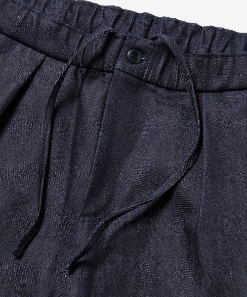 rehacer(レアセル)の「rehacer : Rigid Tuck Denim Shorts(デニムパンツ・メンズ・インディゴブルー・MEDIUM/LARGE/SMALL)」の3枚目の写真