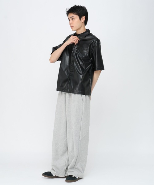 LAND MUSEUM(ランドミュージアム)の「LAND MUSEUM/オーバーレザー半袖シャツ(シャツ/ブラウス・メンズ・ブラック・MEDIUM/LARGE)」の3枚目の写真