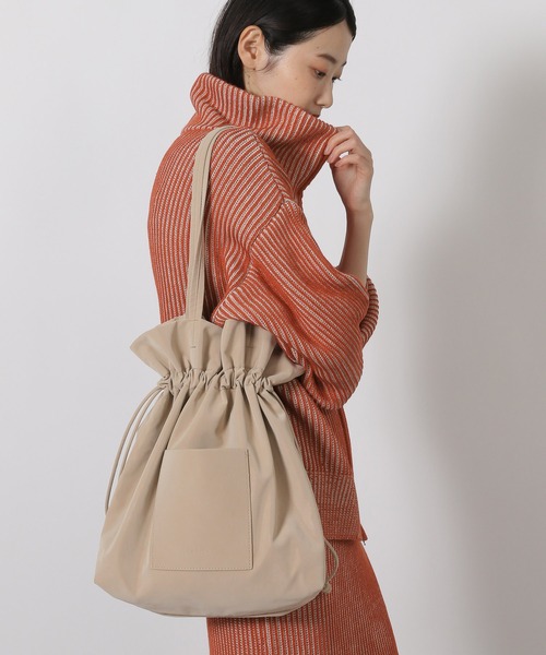 LAKOLE(ラコレ)の「ヌバック風巾着トートバッグ / 574762(トートバッグ・レディース・ブラック/ブラウン/グレイッシュベージュ/ライトグリーン・FREE)」の3枚目の写真