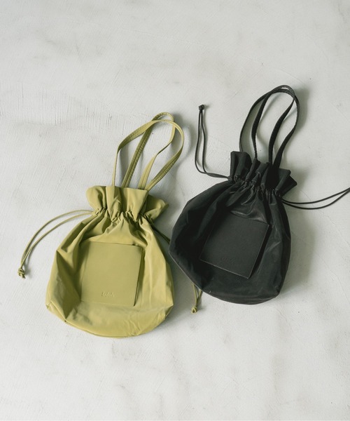 LAKOLE(ラコレ)の「ヌバック風巾着トートバッグ / 574762(トートバッグ・レディース・ブラック/ブラウン/グレイッシュベージュ/ライトグリーン・FREE)」の5枚目の写真