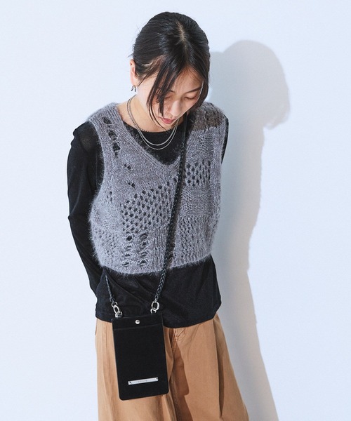 JEANASIS(ジーナシス)の「フェイクスエードスマホケースショルダー/580500(スマホグッズ・レディース・ブラウン/ライトブルー/ブラック・FREE)」の1枚目の写真