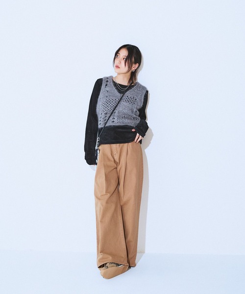 JEANASIS(ジーナシス)の「フェイクスエードスマホケースショルダー/580500(スマホグッズ・レディース・ブラウン/ライトブルー/ブラック・FREE)」の4枚目の写真