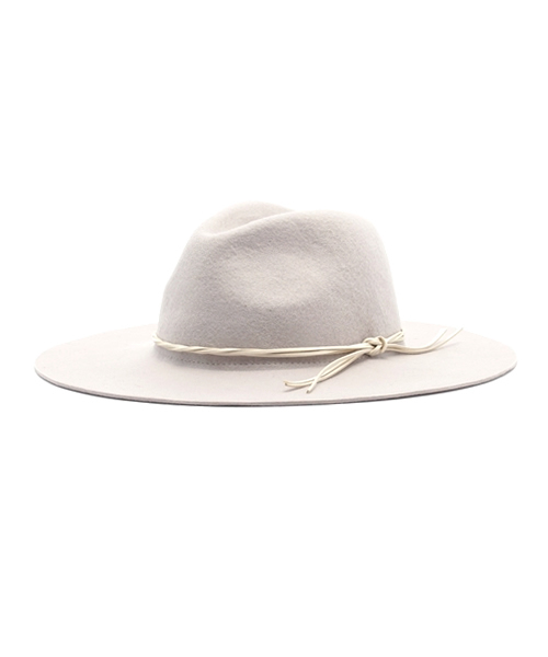 MERCURYDUO（マーキュリーデュオ）の「【GDS】 フェイクスエード細リボンHAT（ハット・レディース・キャメル/ライトグレー/ベージュ系その他・FREE）」の2枚目の写真