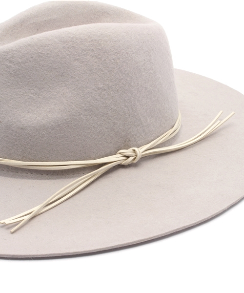 MERCURYDUO（マーキュリーデュオ）の「【GDS】 フェイクスエード細リボンHAT（ハット・レディース・キャメル/ライトグレー/ベージュ系その他・FREE）」の9枚目の写真