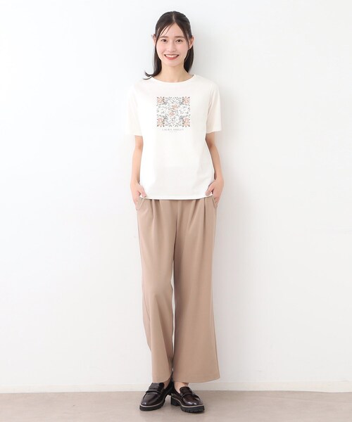 LAURA ASHLEY（ローラアシュレイ）の「【STORY掲載！/接触冷感/コットン100％／3colors】エラビー スカーフ柄 Tシャツ（Tシャツ/カットソー・レディース・オフホワイト/チャコールグレー/サックスブルー・38/40）」の4枚目の写真
