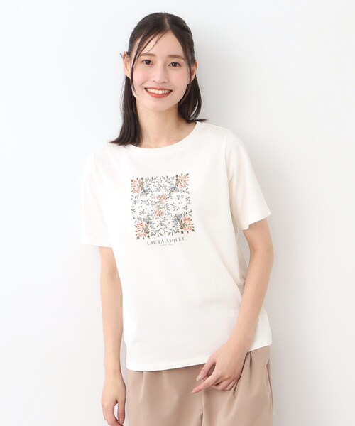 LAURA ASHLEY（ローラアシュレイ）の「【STORY掲載！/接触冷感/コットン100％／3colors】エラビー スカーフ柄 Tシャツ（Tシャツ/カットソー・レディース・オフホワイト/チャコールグレー/サックスブルー・38/40）」の5枚目の写真