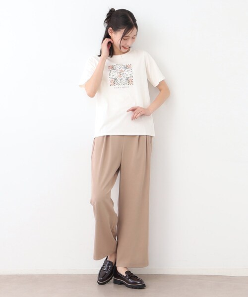 LAURA ASHLEY（ローラアシュレイ）の「【STORY掲載！/接触冷感/コットン100％／3colors】エラビー スカーフ柄 Tシャツ（Tシャツ/カットソー・レディース・オフホワイト/チャコールグレー/サックスブルー・38/40）」の6枚目の写真
