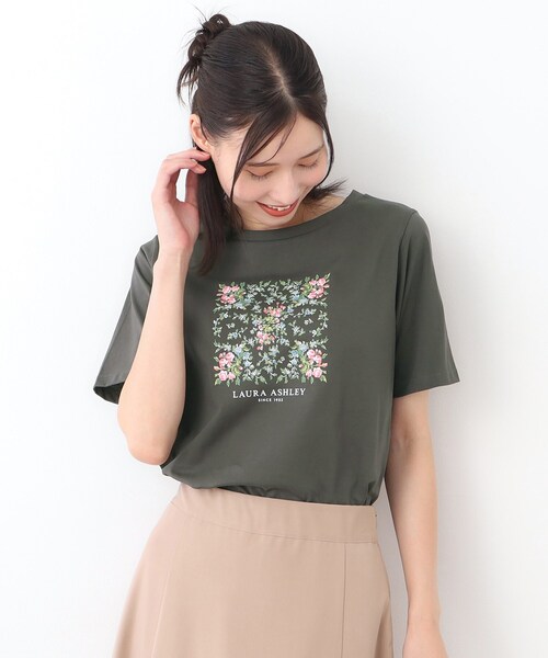 LAURA ASHLEY（ローラアシュレイ）の「【STORY掲載！/接触冷感/コットン100％／3colors】エラビー スカーフ柄 Tシャツ（Tシャツ/カットソー・レディース・オフホワイト/チャコールグレー/サックスブルー・38/40）」の8枚目の写真
