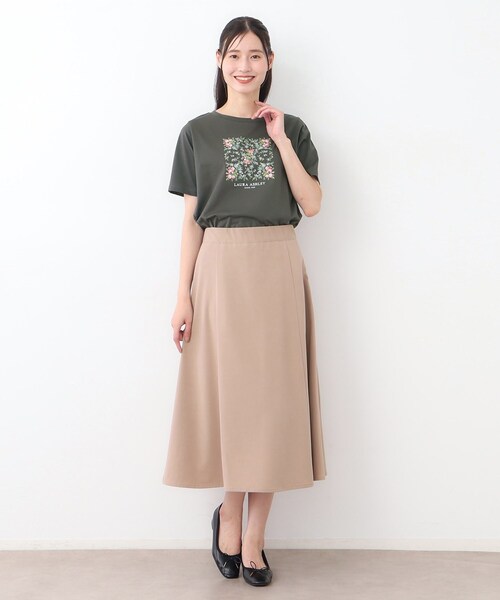 LAURA ASHLEY（ローラアシュレイ）の「【STORY掲載！/接触冷感/コットン100％／3colors】エラビー スカーフ柄 Tシャツ（Tシャツ/カットソー・レディース・オフホワイト/チャコールグレー/サックスブルー・38/40）」の9枚目の写真