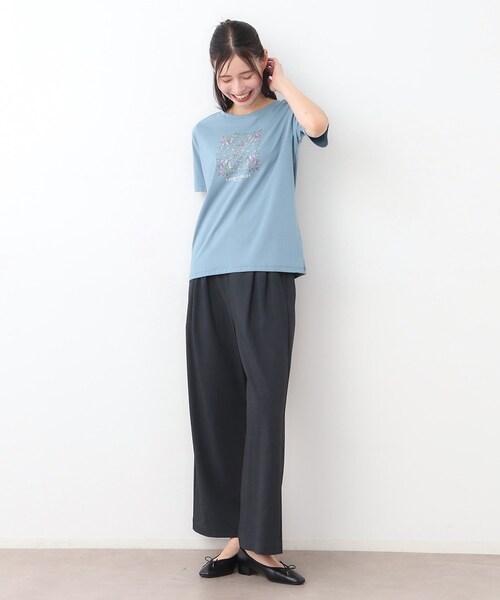 LAURA ASHLEY（ローラアシュレイ）の「【STORY掲載！/接触冷感/コットン100％／3colors】エラビー スカーフ柄 Tシャツ（Tシャツ/カットソー・レディース・オフホワイト/チャコールグレー/サックスブルー・38/40）」の14枚目の写真