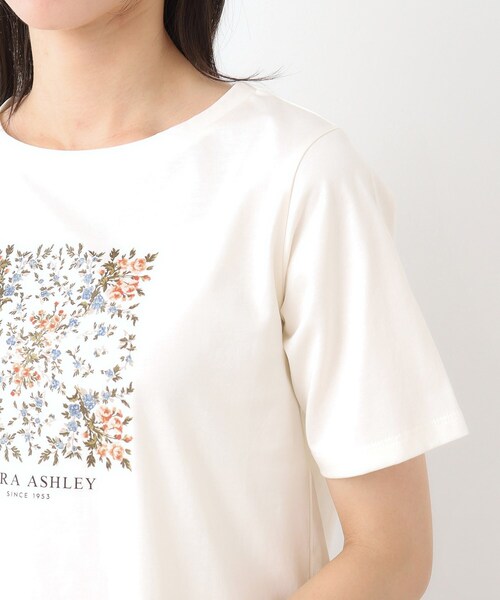 LAURA ASHLEY（ローラアシュレイ）の「【STORY掲載！/接触冷感/コットン100％／3colors】エラビー スカーフ柄 Tシャツ（Tシャツ/カットソー・レディース・オフホワイト/チャコールグレー/サックスブルー・38/40）」の20枚目の写真