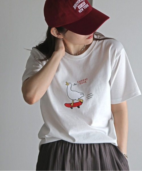 COURO(コウロ)の「デザイングラフィックモチーフTシャツ(Tシャツ/カットソー・レディース・ライトグレー系/レッド系1/ホワイト系1/レッド系/ホワイト系/イエロー系2/ライトグレー系1/ネイビー系/グレー系/レッド系2/グレー系2/ホワイト系2/ピンク系1/イエロー系1/イエロー系/ライトグレー系2/ネイビー系1/グレー系1/ピンク系/ピンク系2/ネイビー系2・FREE)」の2枚目の写真