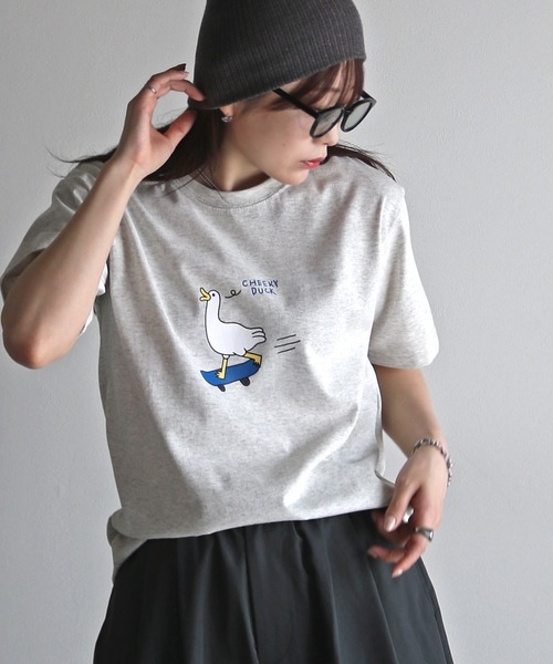 COURO(コウロ)の「デザイングラフィックモチーフTシャツ(Tシャツ/カットソー・レディース・ライトグレー系/レッド系1/ホワイト系1/レッド系/ホワイト系/イエロー系2/ライトグレー系1/ネイビー系/グレー系/レッド系2/グレー系2/ホワイト系2/ピンク系1/イエロー系1/イエロー系/ライトグレー系2/ネイビー系1/グレー系1/ピンク系/ピンク系2/ネイビー系2・FREE)」の5枚目の写真