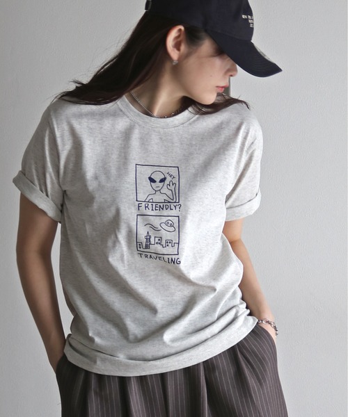COURO(コウロ)の「デザイングラフィックモチーフTシャツ(Tシャツ/カットソー・レディース・ライトグレー系/レッド系1/ホワイト系1/レッド系/ホワイト系/イエロー系2/ライトグレー系1/ネイビー系/グレー系/レッド系2/グレー系2/ホワイト系2/ピンク系1/イエロー系1/イエロー系/ライトグレー系2/ネイビー系1/グレー系1/ピンク系/ピンク系2/ネイビー系2・FREE)」の7枚目の写真