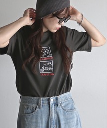 デザイングラフィックモチーフTシャツ
