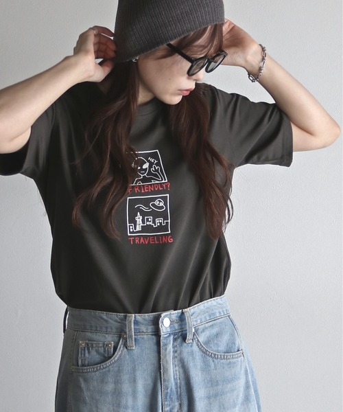 COURO(コウロ)の「デザイングラフィックモチーフTシャツ(Tシャツ/カットソー・レディース・ライトグレー系/レッド系1/ホワイト系1/レッド系/ホワイト系/イエロー系2/ライトグレー系1/ネイビー系/グレー系/レッド系2/グレー系2/ホワイト系2/ピンク系1/イエロー系1/イエロー系/ライトグレー系2/ネイビー系1/グレー系1/ピンク系/ピンク系2/ネイビー系2・FREE)」の9枚目の写真