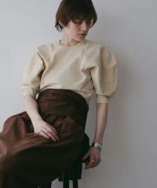 MANOF(マノフ)の「CIRCLE SLEEVE KNIT TOPS(ニット/セーター・レディース・ベージュ/ブラウン/レッド/ブラック・F)」の5枚目の写真