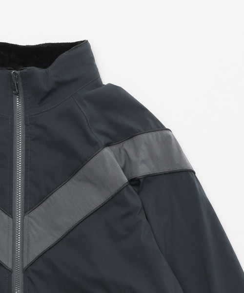 niko and（ニコアンド）の「リバーシブルVラインブルゾン