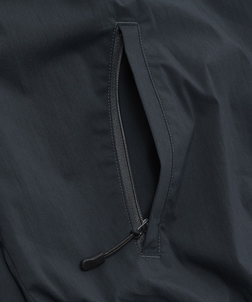 niko and（ニコアンド）の「リバーシブルVラインブルゾン