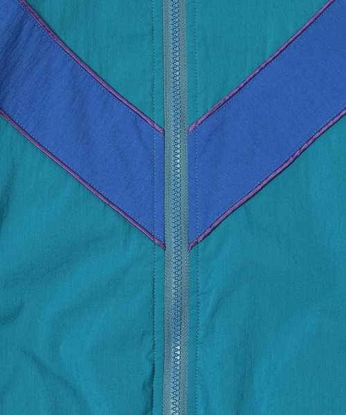 niko and（ニコアンド）の「リバーシブルVラインブルゾン