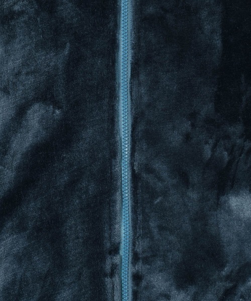 niko and（ニコアンド）の「リバーシブルVラインブルゾン