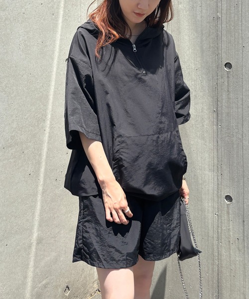 ISOOK(アイスー)の「【ISOOK / アイスー】ナイロンパーカーセットアップ / アノラックパーカー 半袖パーカー フード付き フーディ ジップアップ ハーフジップ ショートパンツ ドロスト ドローコード 2点セット 無地 ベージュ ブラック 黒 ZOZOTOWN限定(セットアップ・レディース・ブラック/ベージュ・FREE)」の19枚目の写真