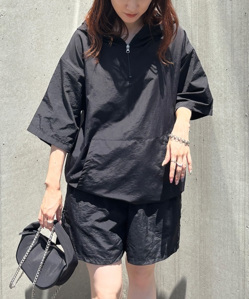 ISOOK(アイスー)の「【ISOOK / アイスー】ナイロンパーカーセットアップ / アノラックパーカー 半袖パーカー フード付き フーディ ジップアップ ハーフジップ ショートパンツ ドロスト ドローコード 2点セット 無地 ベージュ ブラック 黒 ZOZOTOWN限定(セットアップ・レディース・ブラック/ベージュ・FREE)」の21枚目の写真