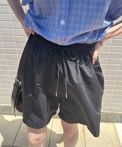 ISOOK(アイスー)の「【ISOOK / アイスー】ナイロンパーカーセットアップ / アノラックパーカー 半袖パーカー フード付き フーディ ジップアップ ハーフジップ ショートパンツ ドロスト ドローコード 2点セット 無地 ベージュ ブラック 黒 ZOZOTOWN限定(セットアップ・レディース・ブラック/ベージュ・FREE)」の14枚目の写真