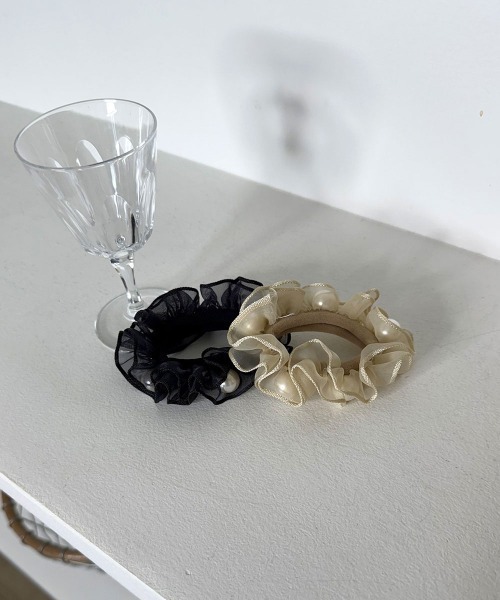 【新品未使用】BELLA ブラック ヘアゴム フリルデザイン 新品未使用】BELLA ブラック ヘアゴム フリルデザイン フリル シュシュ