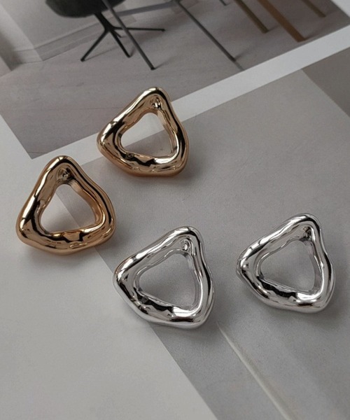 yu-ka（ユーカ）の「YU-KA:ニュアンストライアングルピアス nuance triangle pierce（ピアス（両耳用）・レディース・シルバー/ゴールド・FREE）」の7枚目の写真