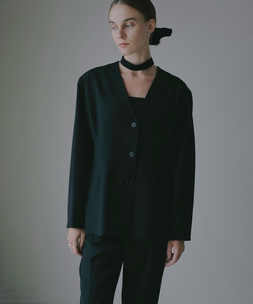 MANOF（マノフ）の「CURVED SLEEVE CHOKER JACKET（その他アウター・レディース・ブラック/ベージュ・S/M）」の2枚目の写真