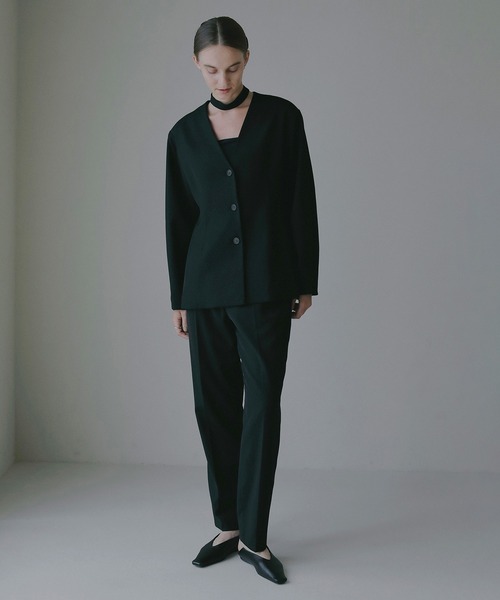 MANOF（マノフ）の「CURVED SLEEVE CHOKER JACKET（その他アウター・レディース・ブラック/ベージュ・S/M）」の4枚目の写真