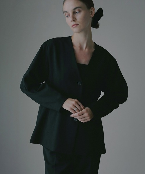 MANOF（マノフ）の「CURVED SLEEVE CHOKER JACKET（その他アウター・レディース・ブラック/ベージュ・S/M）」の12枚目の写真