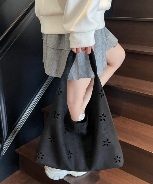 gossip！ロサンゼルス（ゴシップロサンゼルス）の「Y2K大容量トートバッグ／ショルダーバッグ（A5収納可）（ショルダーバッグ・レディース・ブラウン/ブラック・FREE）」の2枚目の写真