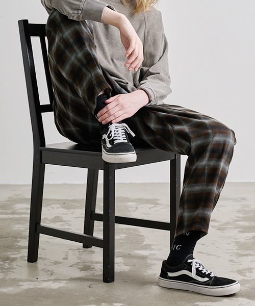 Revo.(レボ)の「Revo. オンブレチェック イージー ワイドテーパードパンツ(その他パンツ・メンズ・ブルー/ブラウン/グリーン/パープル・2/1)」の6枚目の写真