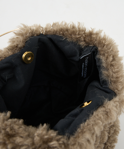 HELEN MOORE（ヘレンムーア）の「【HELEN MOORE/ヘレンムーア】ゴールドリングフェイクファーバッグ（ハンドバッグ・レディース・グレイッシュベージュ/チャコールグレー・フリー）」の3枚目の写真