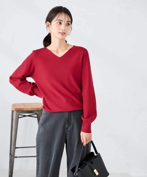 a.v.v（アーヴェヴェ）の「【洗える】Vネックパフスリーブスプリングニット（ニット/セーター・レディース・ブラック/アイボリー/グレー/マスタード/パープル/グレー系その他/レッド/ブルー・42/40/36/34/38）」の10枚目の写真