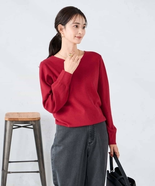 a.v.v（アーヴェヴェ）の「【洗える】Vネックパフスリーブスプリングニット（ニット/セーター・レディース・ブラック/アイボリー/グレー/マスタード/パープル/グレー系その他/レッド/ブルー・42/40/36/34/38）」の11枚目の写真