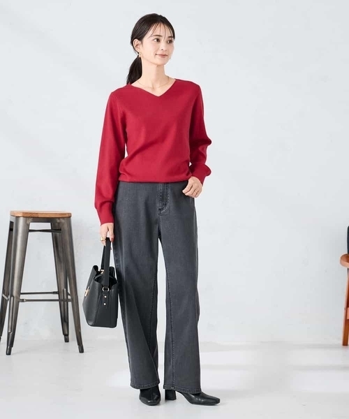 a.v.v（アーヴェヴェ）の「【洗える】Vネックパフスリーブスプリングニット（ニット/セーター・レディース・ブラック/アイボリー/グレー/マスタード/パープル/グレー系その他/レッド/ブルー・42/40/36/34/38）」の15枚目の写真