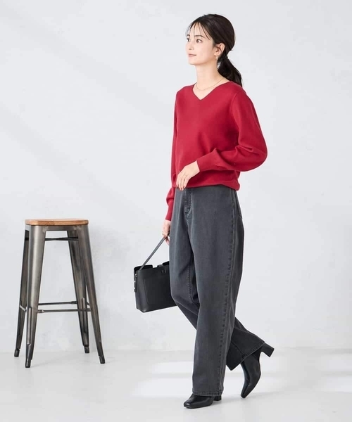 a.v.v（アーヴェヴェ）の「【洗える】Vネックパフスリーブスプリングニット（ニット/セーター・レディース・ブラック/アイボリー/グレー/マスタード/パープル/グレー系その他/レッド/ブルー・42/40/36/34/38）」の17枚目の写真