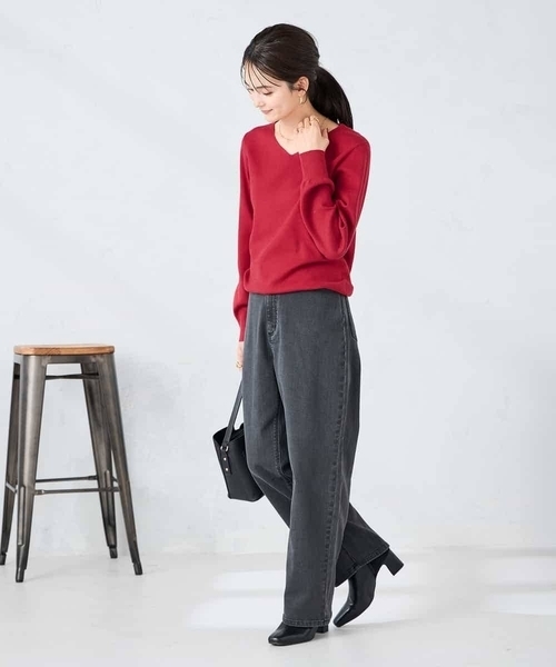 a.v.v（アーヴェヴェ）の「【洗える】Vネックパフスリーブスプリングニット（ニット/セーター・レディース・ブラック/アイボリー/グレー/マスタード/パープル/グレー系その他/レッド/ブルー・42/40/36/34/38）」の18枚目の写真