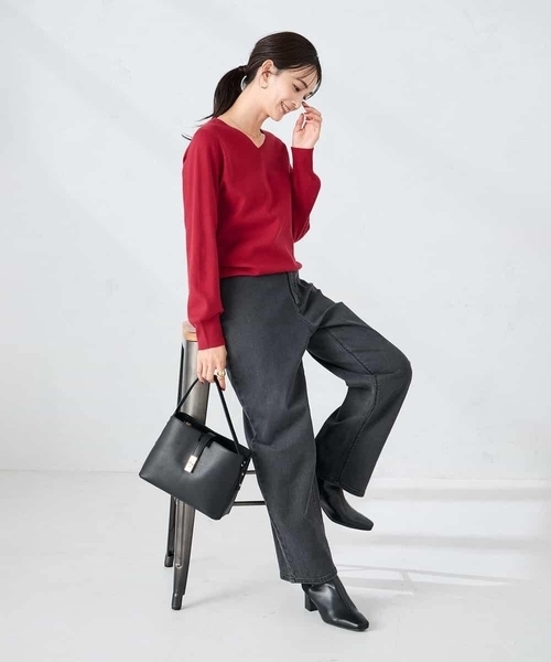 a.v.v（アーヴェヴェ）の「【洗える】Vネックパフスリーブスプリングニット（ニット/セーター・レディース・ブラック/アイボリー/グレー/マスタード/パープル/グレー系その他/レッド/ブルー・42/40/36/34/38）」の20枚目の写真