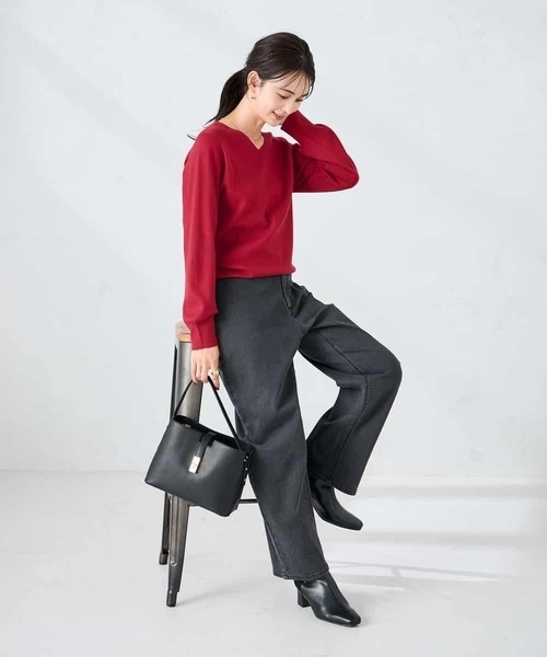 a.v.v（アーヴェヴェ）の「【洗える】Vネックパフスリーブスプリングニット（ニット/セーター・レディース・ブラック/アイボリー/グレー/マスタード/パープル/グレー系その他/レッド/ブルー・42/40/36/34/38）」の21枚目の写真