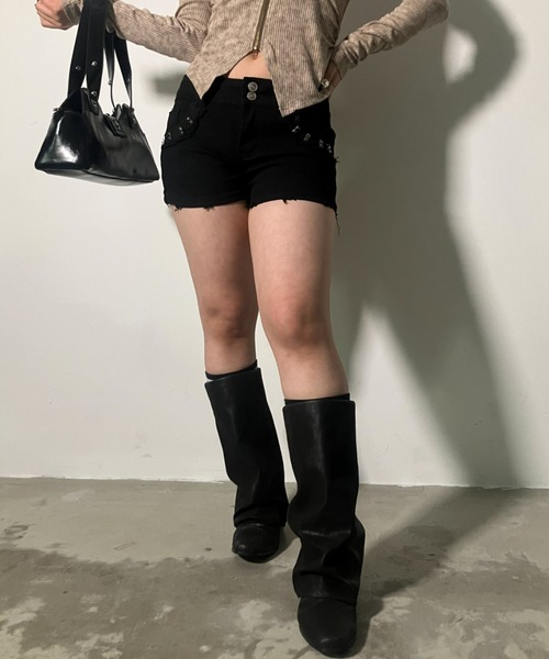 .KOM(ドットコム)の「A'GEM/9 × .kom 『.KOM/ドットケーオーエム』 Grunge Damage & Studs Denim Short Pants/グランジ系 ダメージ&スタッズ デニムショートパンツ(デニムパンツ・レディース・ブラック/ブルー・M/S)」の7枚目の写真